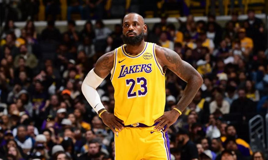 Ο Λεμπρόν τον έστειλε στον... κουβά-Παίκτης στοιχήματος έχασε 15.000 επειδή έμεινε στους 8 πόντους