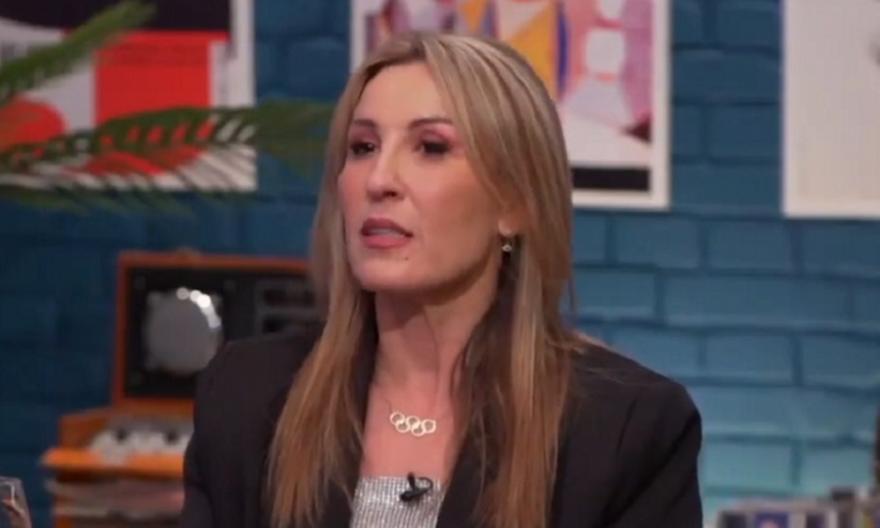 Σοκαριστικό τροχαίο για την Πηγή Δεβετζή, αναποδογύρισε το όχημά της!