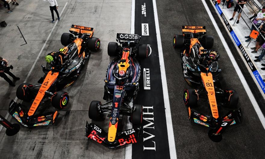 GP Άμπου Ντάμπι: Νόρις, Φερστάπεν και Πιάστρι κυνηγούν τον τίτλο που τους περιμένει στην... καρό σημαία!