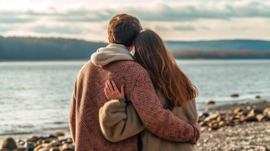 Γιατί ερωτευόμαστε διαφορετικά σε κάθε ηλικία; Η επιστήμη έχει την απάντηση