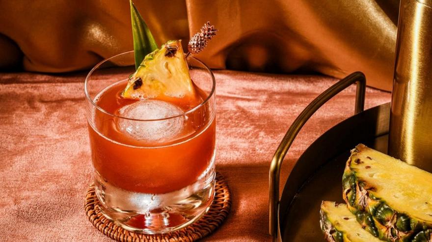Jungle Bird: Το κοκτέιλ με ανανά όπου το Tiki συναντά το Aperitivo