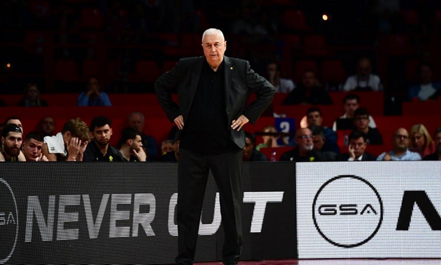 Αιχμές Σάκοτα στο ημίχρονο για τη διαιτησία: «Τεράστια η διαφορά στα φάουλ»