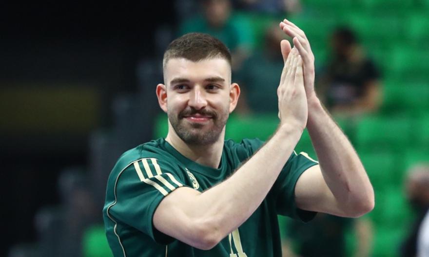 Όλα τα ρεκόρ του «μπόμπερ» Ρογκαβόπουλου μετά τη 40άρα και τα 12 τρίποντα