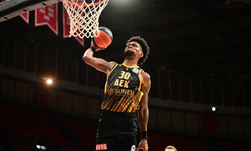 Τα απίθανα καρφώματα του Κρις Σίλβα κόντρα στον Ολυμπιακό!