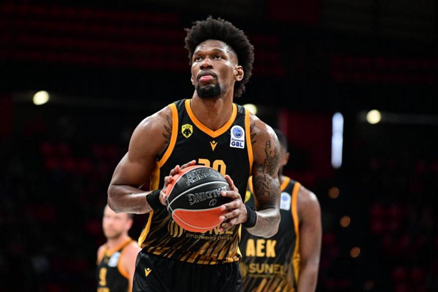 Σάκοτα: «Ο Σίλβα πρέπει να κρίνει εάν θέλει να είναι αλλαγή ή πρωταγωνιστής»