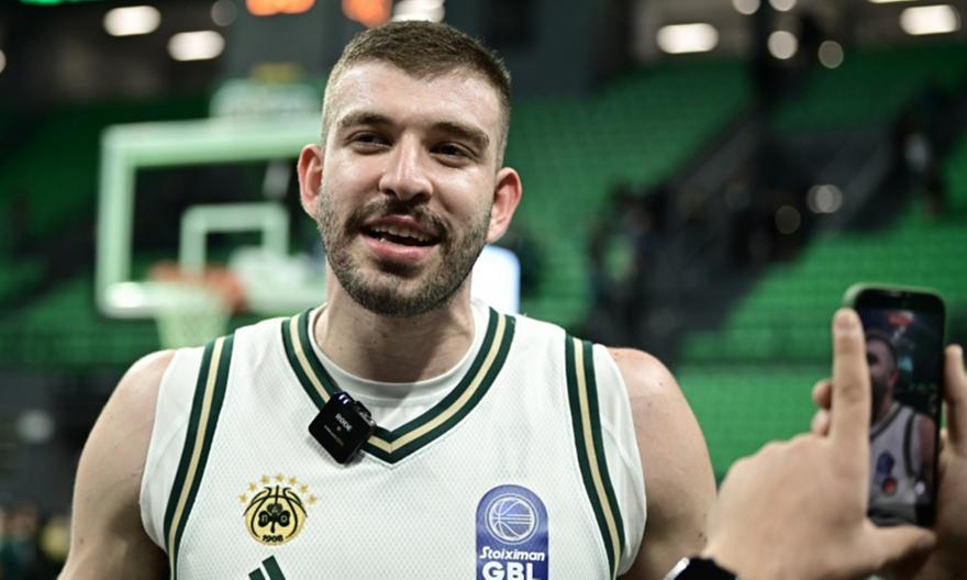 Βραδιά καριέρας για Ρογκαβόπουλο και… φατούρο μετά την ιστορική εμφάνιση: «Όλοι στην ομάδα με πιστεύουν»