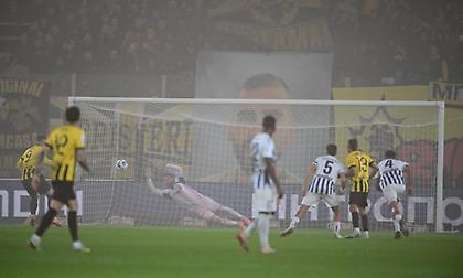 Δύο γκολ σε πέντε λεπτά από τον Γιόβιτς και 3-0 για την ΑΕΚ