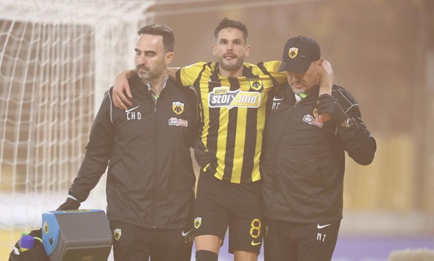 Ανησυχία για Γκατσίνοβιτς στην ΑΕΚ, αποχώρησε υποβασταζόμενος για τα αποδυτήρια!