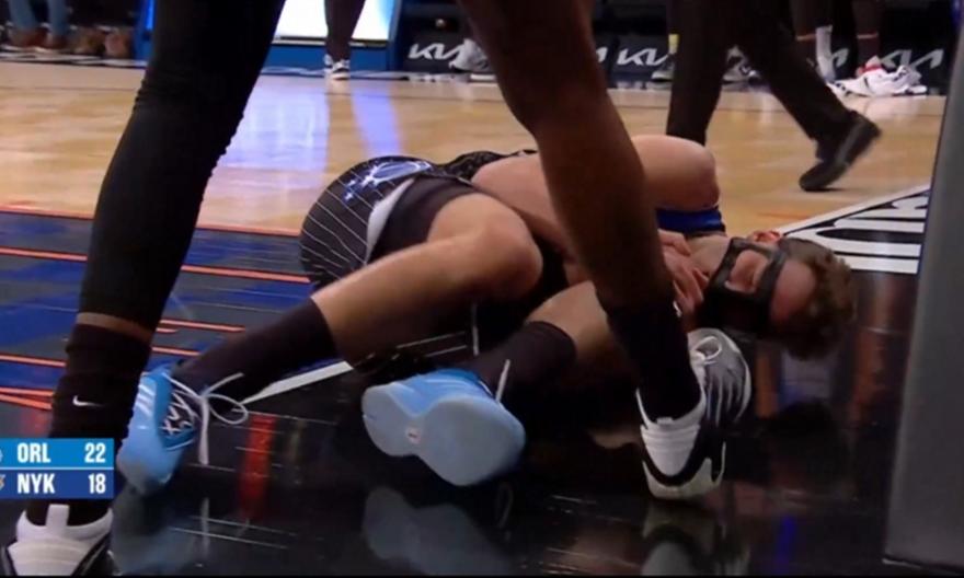 Ανησυχία στους Μάτζικ: Χτύπησε στο γόνατο και αποχώρησε υποβασταζόμενος ο Φραντς Βάγκνερ