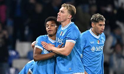 Πάτησε τη Γιουβέντους με ντοπιέτα Χόιλουντ και έμεινε στην κορυφή η Νάπολι!