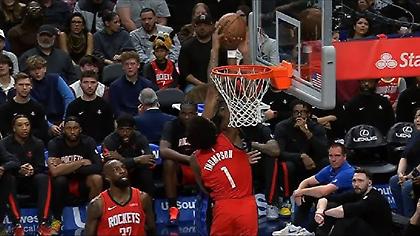 NBA Top 10: Απίθανες τάπες από Τόμπσον και Άιβι