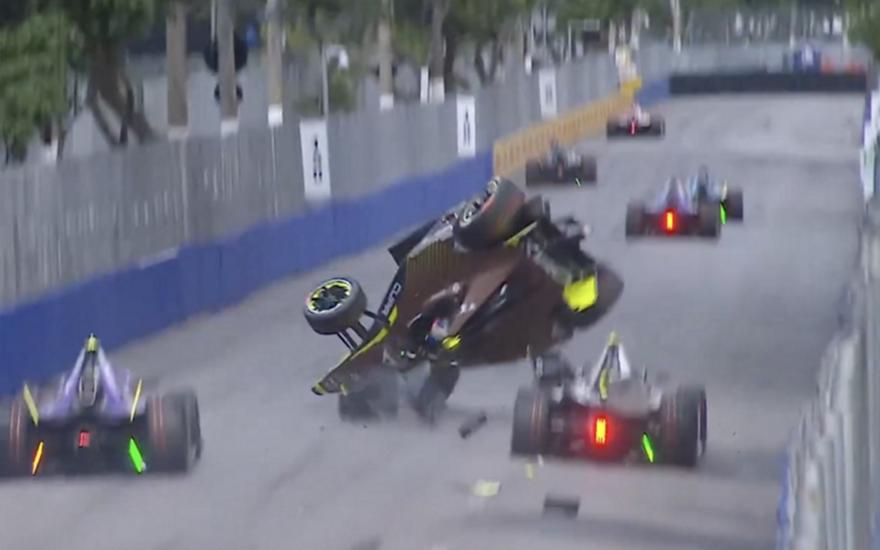 Τρομακτικό ατύχημα του Πέπε Μαρτί στη Formula E