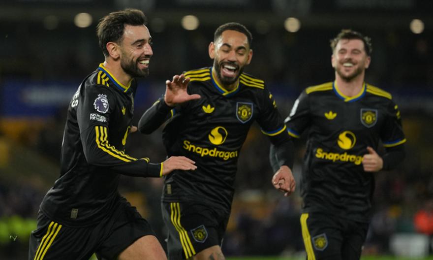 Ξέσπασε με τεσσάρα στην ουραγό Γουλβς και πλησίασε τετράδα η Μάντσεστερ Γιουνάιτεντ