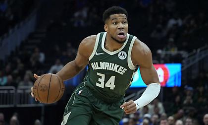 Οι Μπακς φωνάζουν ότι ο Γιάννης δεν είναι διαθέσιμος για ανταλλαγή, αλλά κανείς δεν τους ακούει...