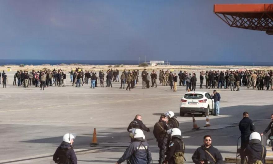 Αποκλείστηκε το αεροδρόμιο Χανίων, ένας αστυνομικός τραυματίας - Αγρότες μπήκαν στην πίστα του «Ν.Καζαντζάκης»