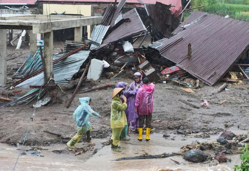 Πλημμύρες στην Ινδονησία: 950 νεκροί, πάνω από 270 αγνοούμενοι, 5.000 τραυματίες