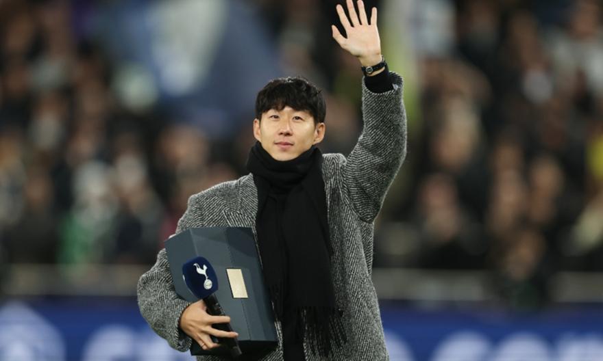 Καθολική αποθέωση για Σον από τους φίλους της Τότεναμ στην επιστροφή του Νοτιοκορεάτη στο Λονδίνο!