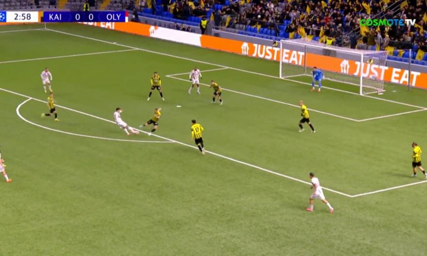 Απειλεί μόλις στο 3ο λεπτό με συρτό σουτ του Τσικίνιο ο Ολυμπιακός