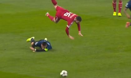 Το σκληρό τάκλιν του Λαουτάρο που σήκωσε στον αέρα τον Ρόμπερτσον!