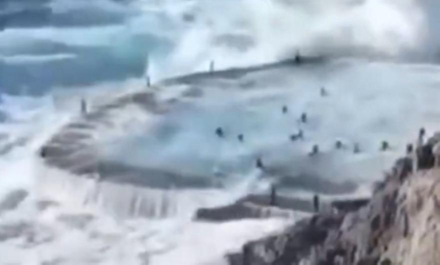 Τέσσερις νεκροί και ένας αγνοούμενος από τεράστια κύματα σε φυσική πισίνα στην Ισπανία - Τρομάζουν τα πλάνα