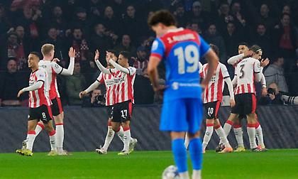 Χτύπησε νωρίς με τον Τιλ και άνοιξε το σκορ κόντρα στην Ατλέτικο η Αϊντχόφεν