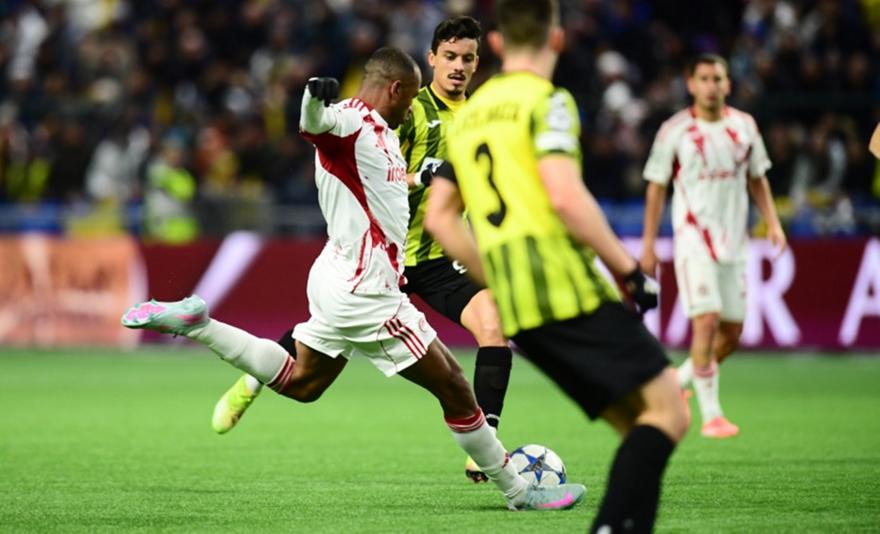 Σπουδαία επέμβαση του τερματοφύλακα της Καϊράτ σε μακρινό σουτ του Ελ Κααμπί