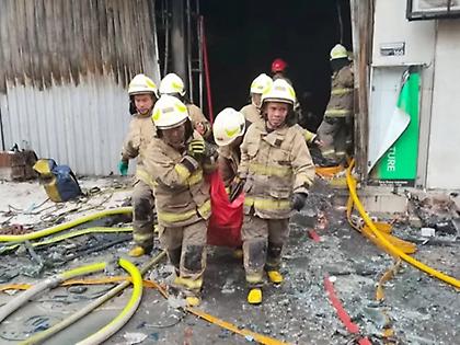 Κόλαση φωτιάς σε επταώροφο κτίριο γραφείων στην Τζακάρτα - 17 νεκροί, άγνωστος αριθμός εγκλωβισμένων