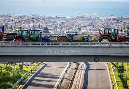 Σκληραίνουν τη στάση τους οι αγρότες - Πού στήνουν μπλόκα, ποιοι δρόμοι είναι κλειστοί