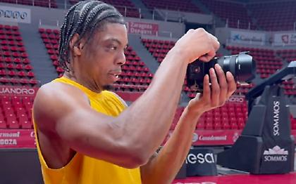 Ομάρι Πέιν σε ρόλο φωτογράφου πριν την αναμέτρηση του Περιστερίου με τη Σαραγόσα!