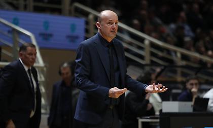 Ζντοβτς: «Οι αλλαγές γίνονται για να ανέβει η ομάδα... δέκα βήματα, ψάχνουμε και για ψηλό»