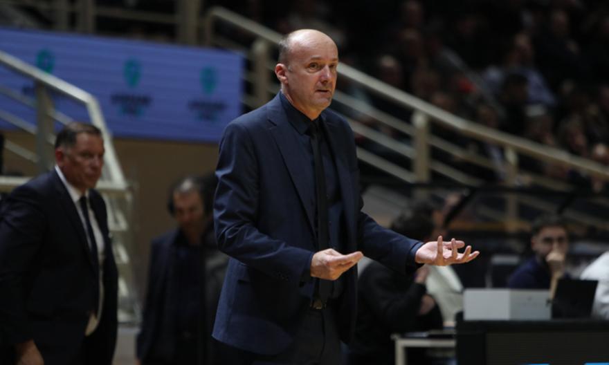 Ζντοβτς: «Οι αλλαγές γίνονται για να ανέβει η ομάδα... δέκα βήματα, ψάχνουμε και για ψηλό»