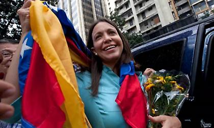 Δεν θα παραστεί στην απονομή του Νόμπελ Ειρήνης η Ματσάδο - Θα το παραλάβει η κόρη της