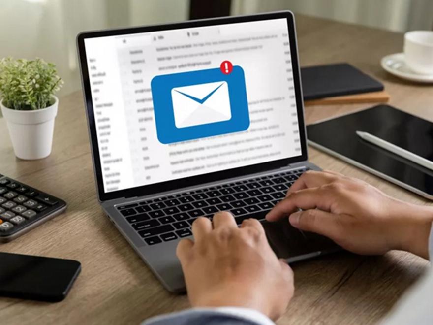 Κίνδυνος απάτης με δήθεν μήνυμα από το υπουργείο Ανάπτυξης για «δωρεάν πακέτο γιορτών»