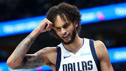 Μάβερικς: Νυστέρι και τέλος η σεζόν για Λάιβλι