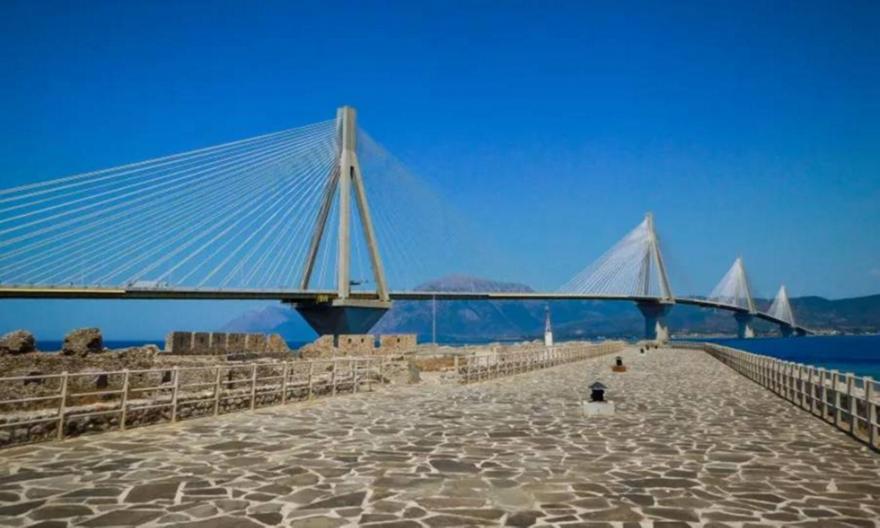 Αγροτικά μπλόκα: Το λιμάνι του Βόλου και η Γέφυρα Ρίου - Αντιρρίου στο επίκεντρο των σημερινών κινητοποιήσεων