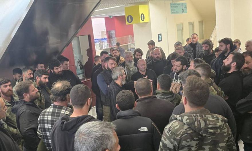 Δεύτερη νύχτα στο Αεροδρόμιο για τους κτηνοτρόφους των Χανίων