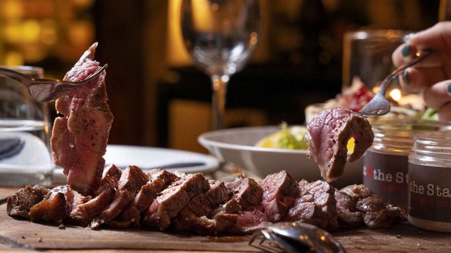 Γιατί όλοι μιλούν για το Meat the Stars στο Πικέρμι;