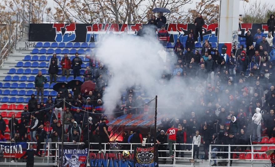 Μια αγωνιστική κεκλεισμένων των θυρών στον Πανιώνιο από τη ΔΕΑΒ, για ρίψη κροτίδας με Μαρκό