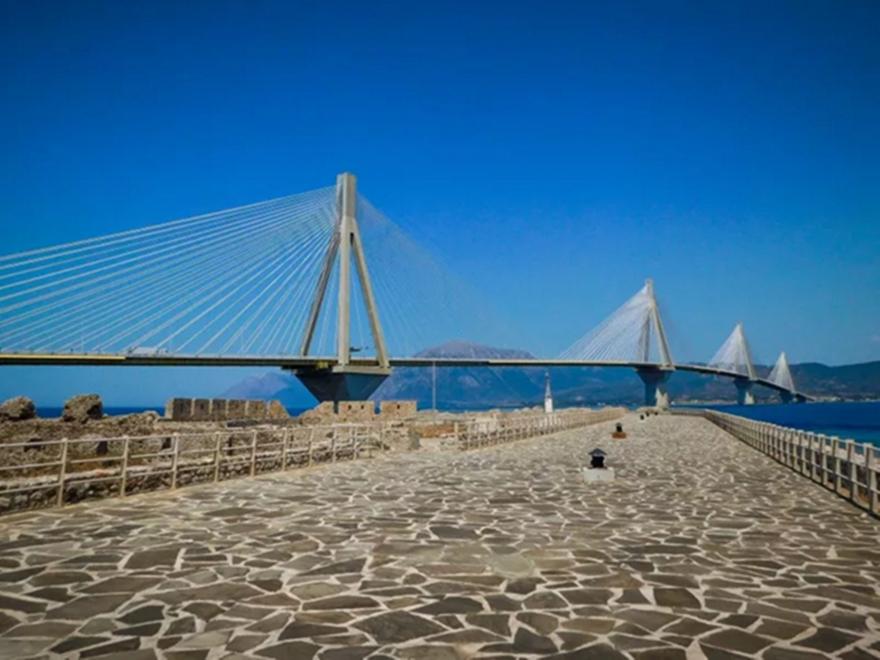 Έφτασαν τα πρώτα τρακτέρ στο λιμάνι του Βόλου - Αγροτικό ραντεβού και στη γέφυρα Ρίου - Αντιρρίου