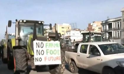 Στο λιμάνι του Βόλου τα τρακτέρ - Ραντεβού και στη γέφυρα Ρίου - Αντιρρίου