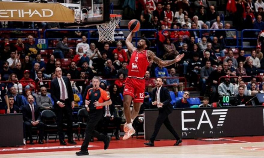 Ο Άρμονι Μπρουκς παίζει μόνος του τον Παναθηναϊκό με 20 πόντους και 6/9 τρίποντα στο ημίχρονο!