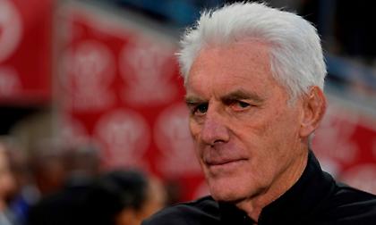 «Όταν βγει, θα είναι λευκός»: Χαμός στη Νότια Αφρική με ρατσιστικά και σεξιστικά σχόλια του προπονητή της εθνικής ομάδας