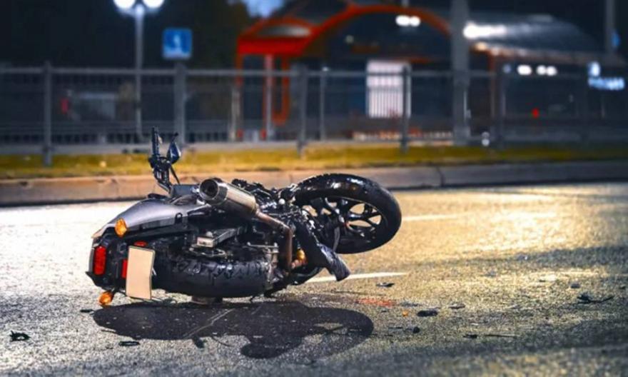 Σύγκρουση ΙΧ με μοτοσυκλέτα στη Γλυφάδα - Κατέληξε ο 38χρονος αναβάτης