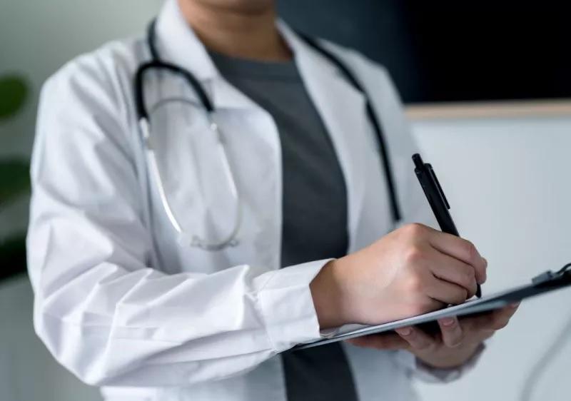 Αύξηση της ιατρικής αμοιβής κατά 30%, ανακοίνωσε ο Άδωνις Γεωργιάδης