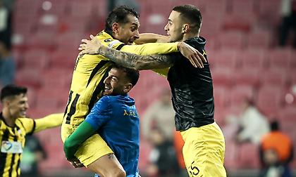 Η έκρηξη στα γκολ και το πάρτι στα αποδυτήρια: Η παρακάμερα από το «διπλό» της ΑΕΚ στη Σαμψούντα