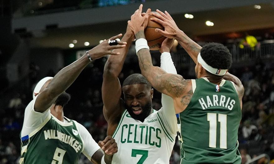 Καθάρισαν τους Σέλτικς  οι Μπακς - Διαστημικοί Νάγκετς με ασταμάτητο Γιόκιτς