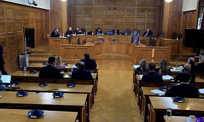 Εξεταστική: Σφοδρή κόντρα με το «καλημέρα» - Καταγγελία Λαζαρίδη για απειλητικά email