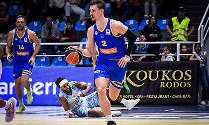 Βαν Τούμπεργκεν: «Να παίξουμε το παιχνίδι μας κόντρα στον Ολυμπιακό»