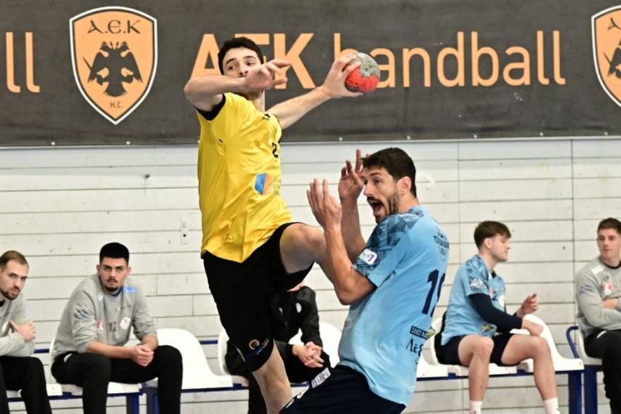 Μετά από εύκολες προκρίσεις ΑΕΚ και ΠΑΟΚ ετοιμάζονται για μάχη «Δικεφάλων» στα προημιτελικά του Κυπέλλου