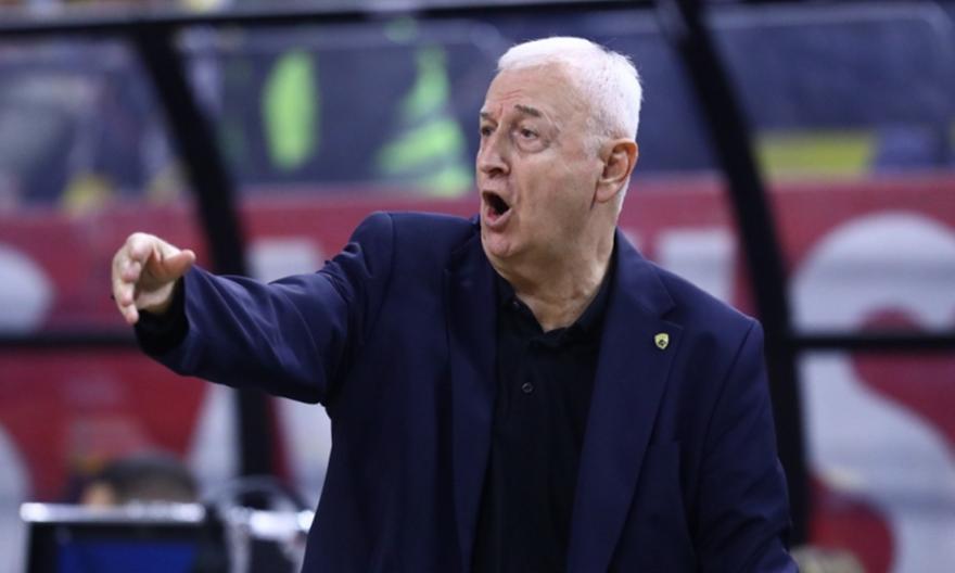 Σάκοτα: «Ξυπνάω και δεν ξέρω ποια ομάδα θα παίξει, δεν έχουμε παίκτες - Δεν θέλω να τους... σκοτώσω με τις κριτικές»